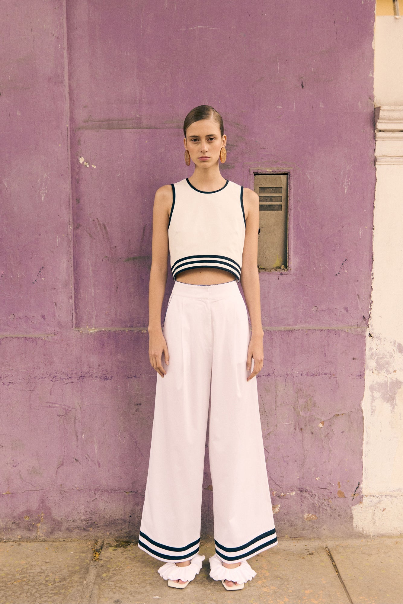 Ponche Top in White / Navy