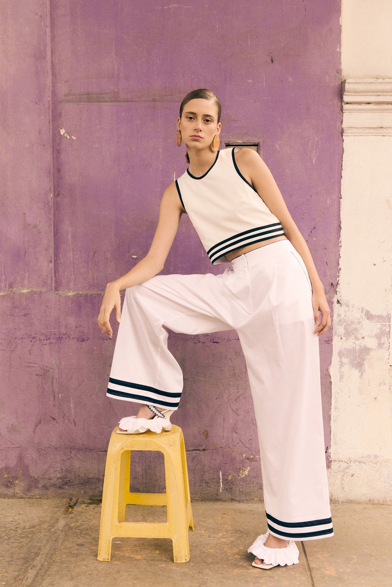 Ponche Top in White / Navy