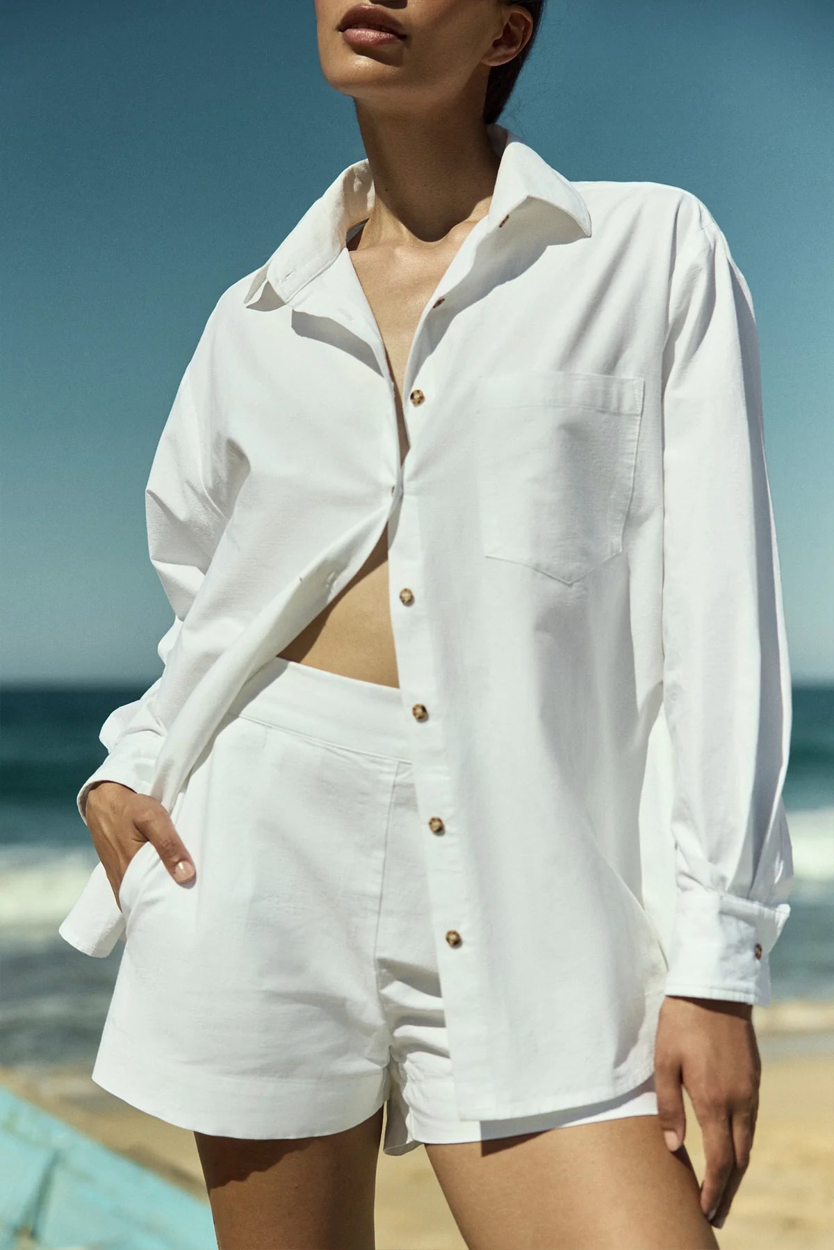 High-waist stretch cotton short, white, front seam details