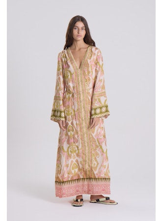 Long dress with V-neck, multicolor patterned three-quarter sleeves, tied waist