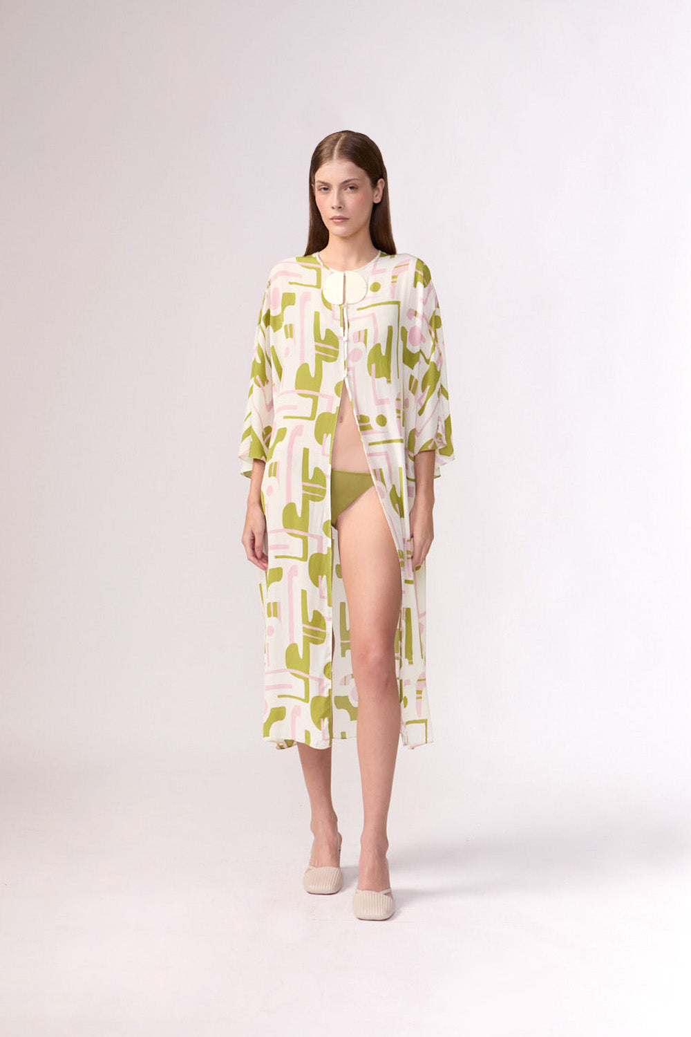 Maxi kaftan with abstract print, front button closure, loose fit, calf length
