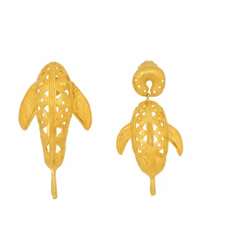 Gold filigree dangle earrings set with rounded tops and carved teardrop body.