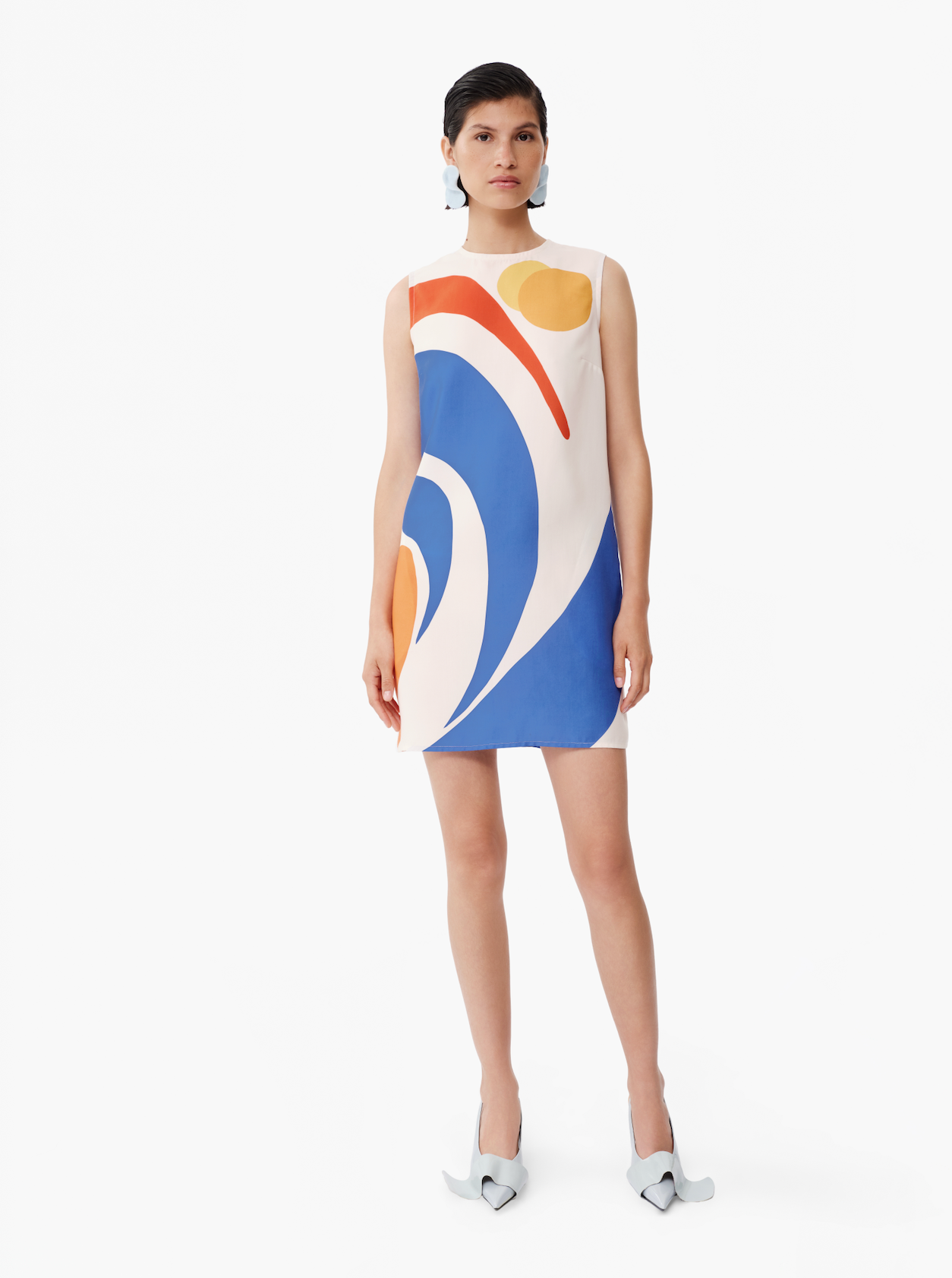 Sleeveless shift dress with abstract graphic print, round neck and straight hem