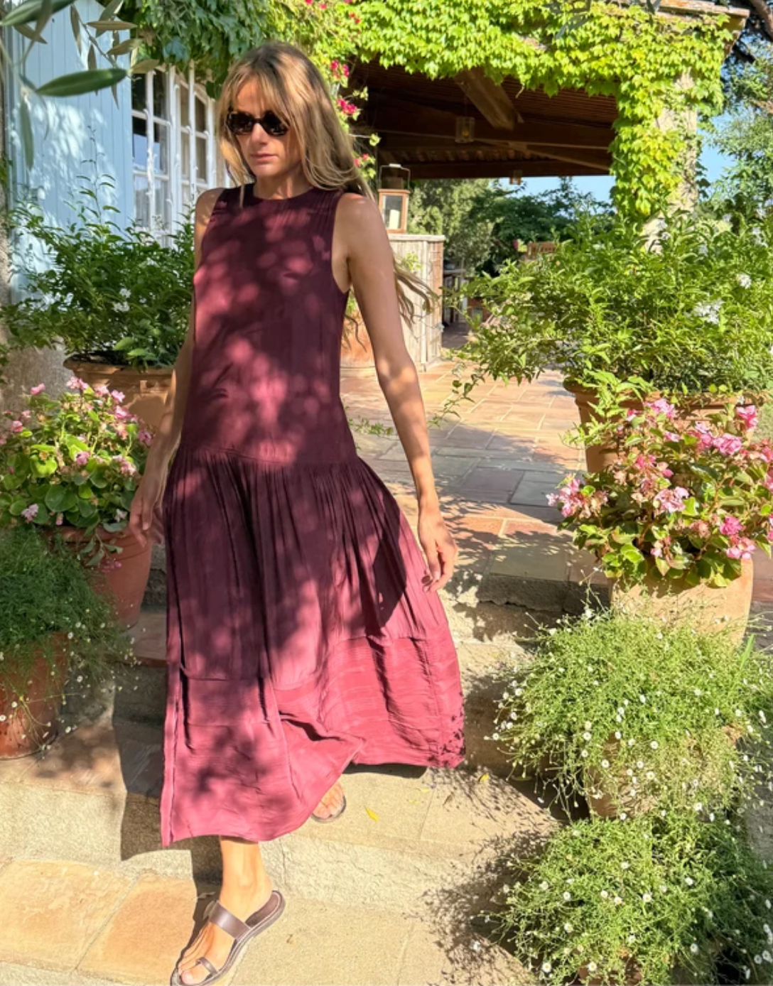 Sleeveless maroon tie-dye midi dress with tiered skirt and round neckline