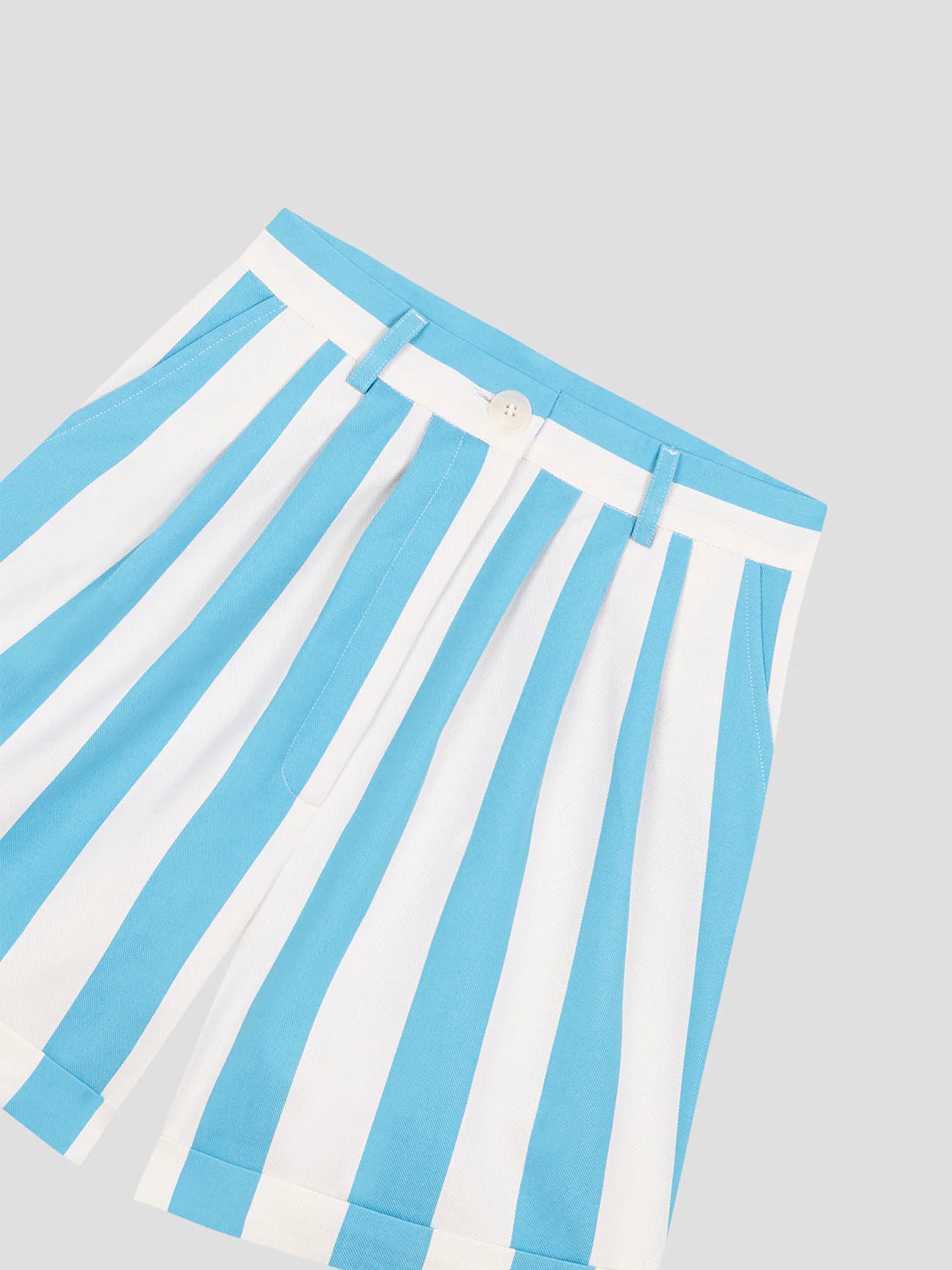 Striped Bermuda shorts in turquoise and white, front pleats, belt loops, snap closure